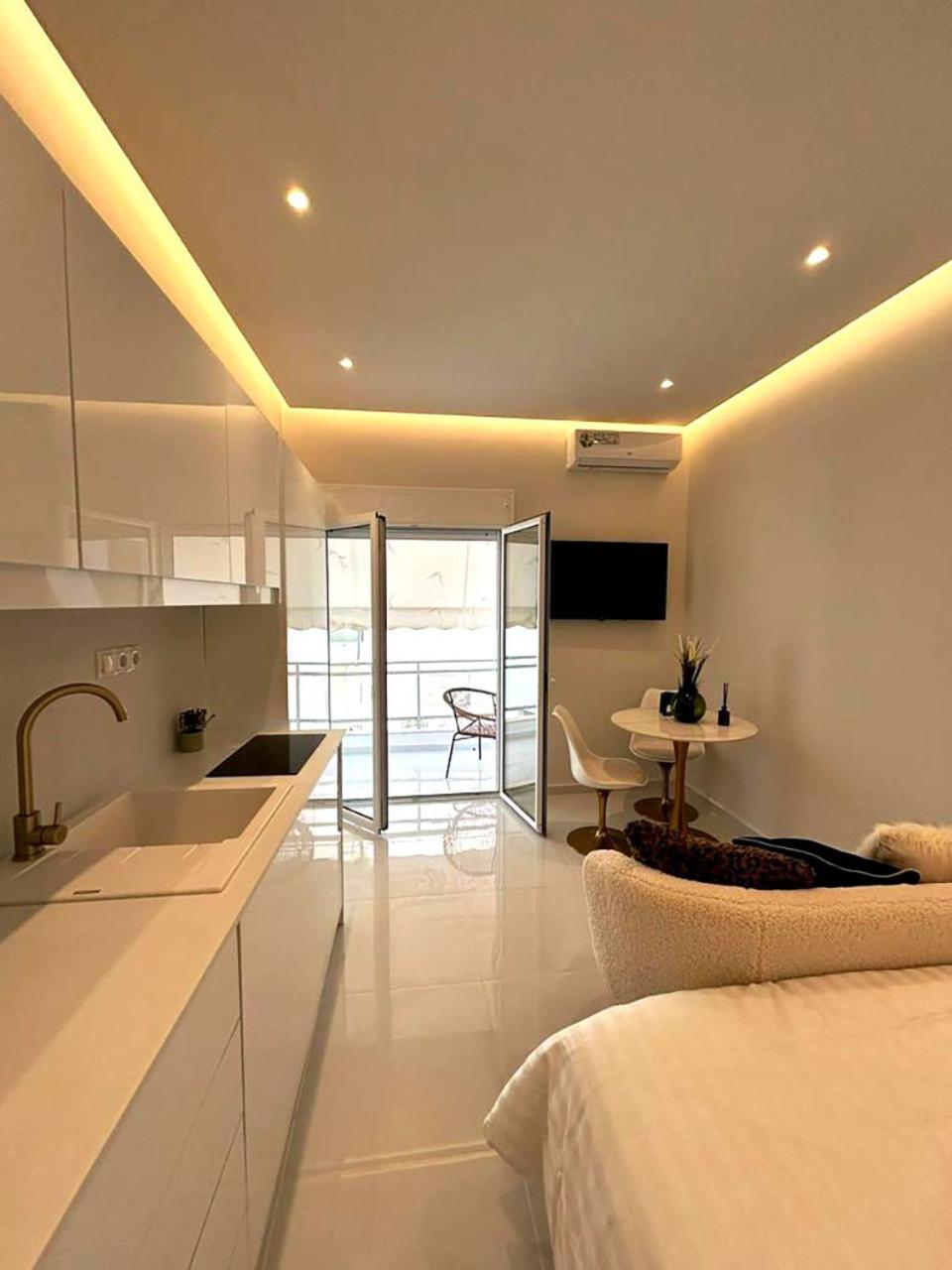 Boutique3436 Luxury Apartment Афины Экстерьер фото